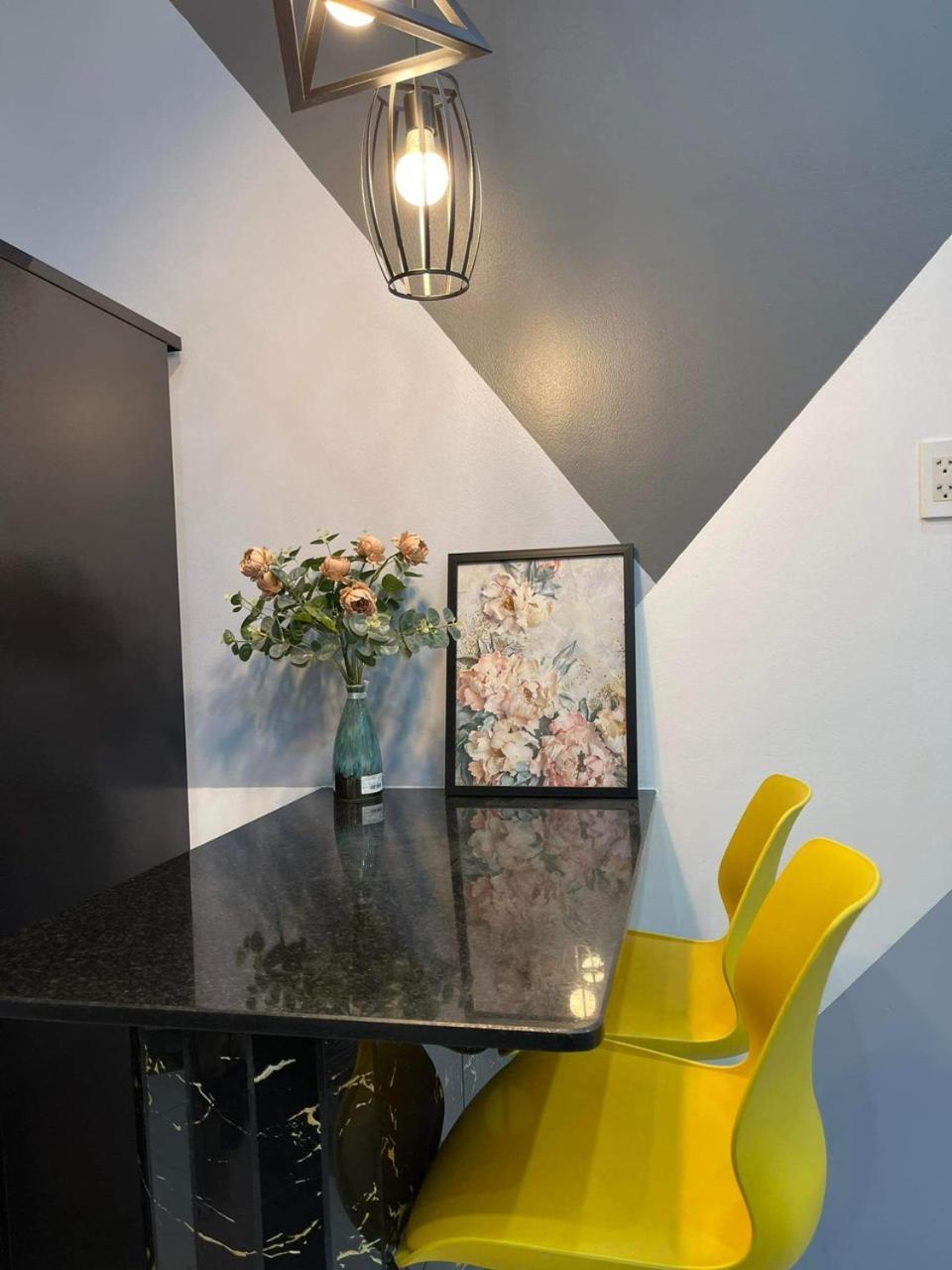 Quan 1 Ngay Pho Bui Vien Apartment